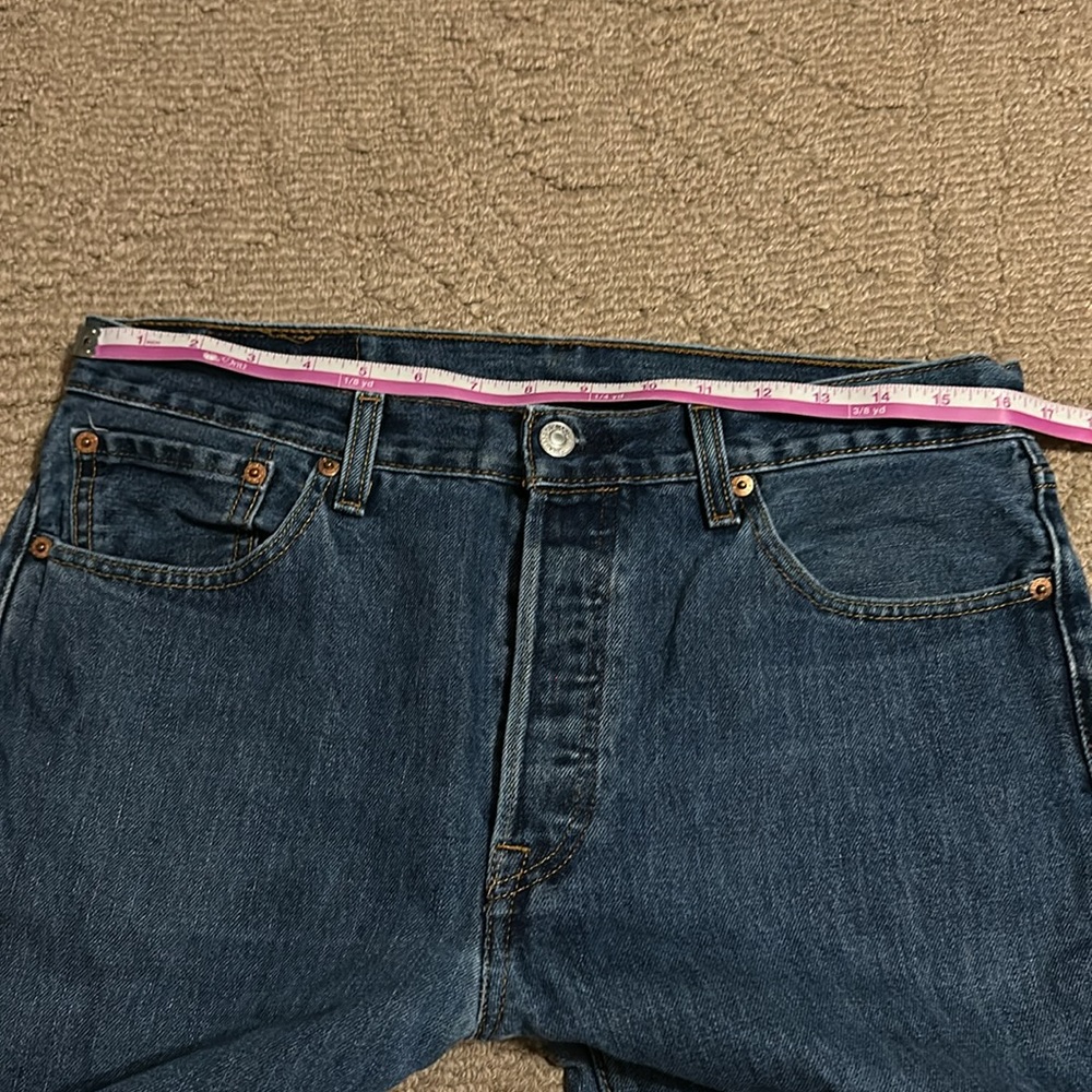 Men’s Levi’s 501 Jeans, medium wash - Picture 8 of 12